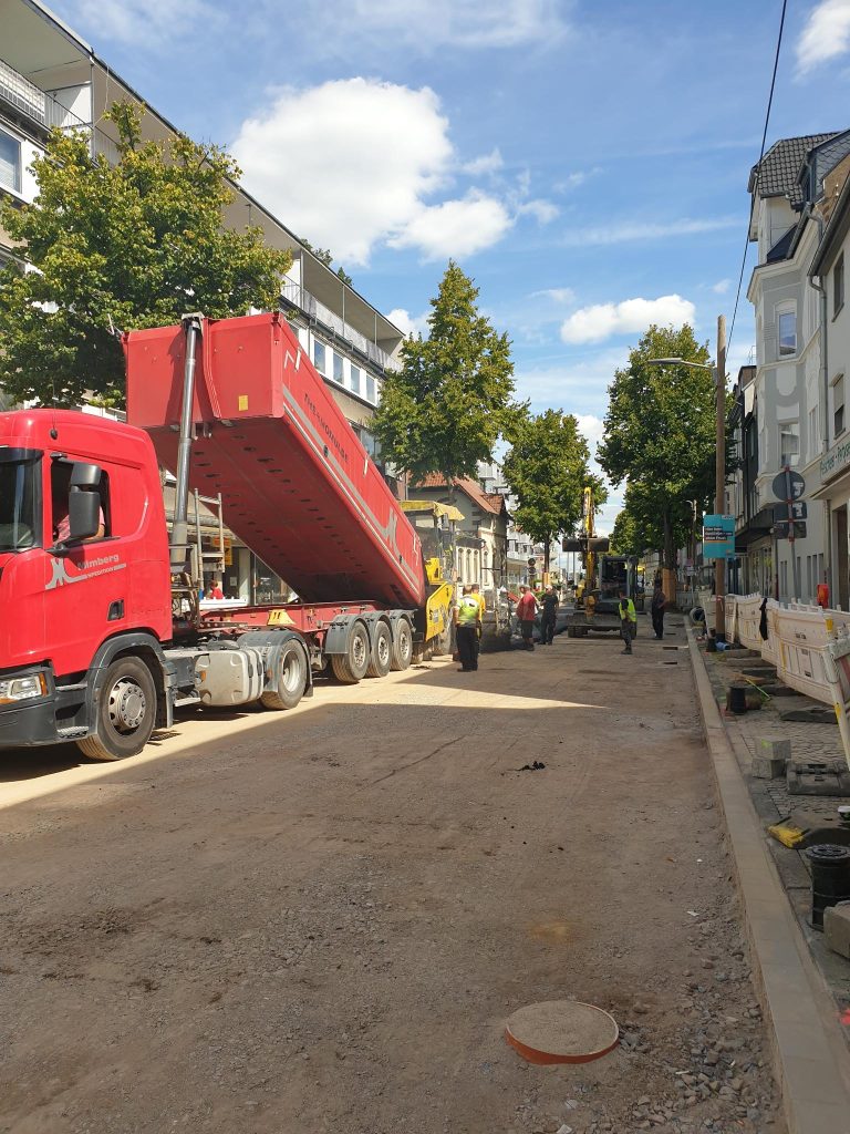 05-strassenbau-materialanlieferung